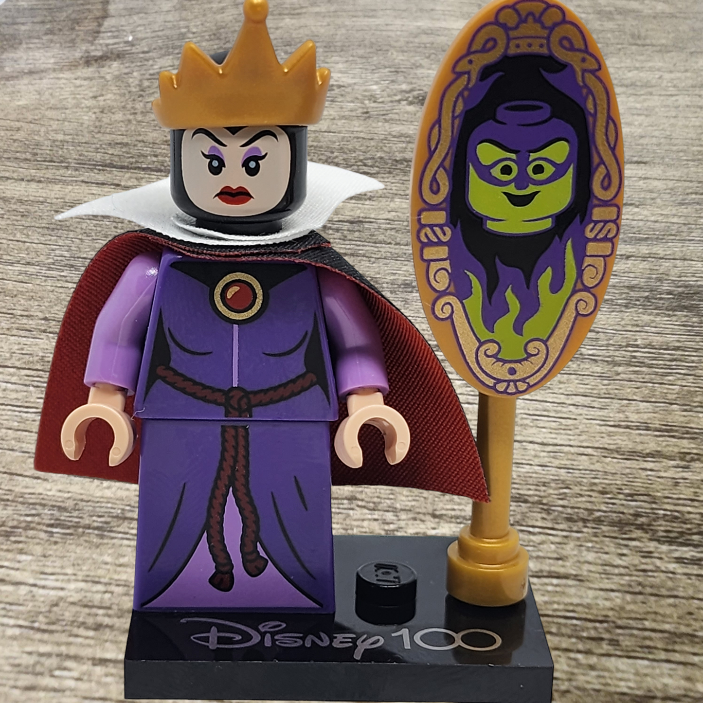 Lego The Queen  Maleficent Minifigure dis109